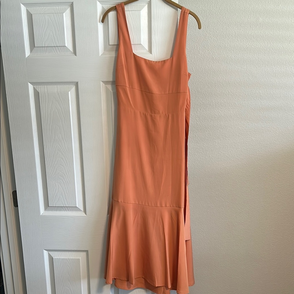 Elegant Orange Sleeveless Dress With Open Back